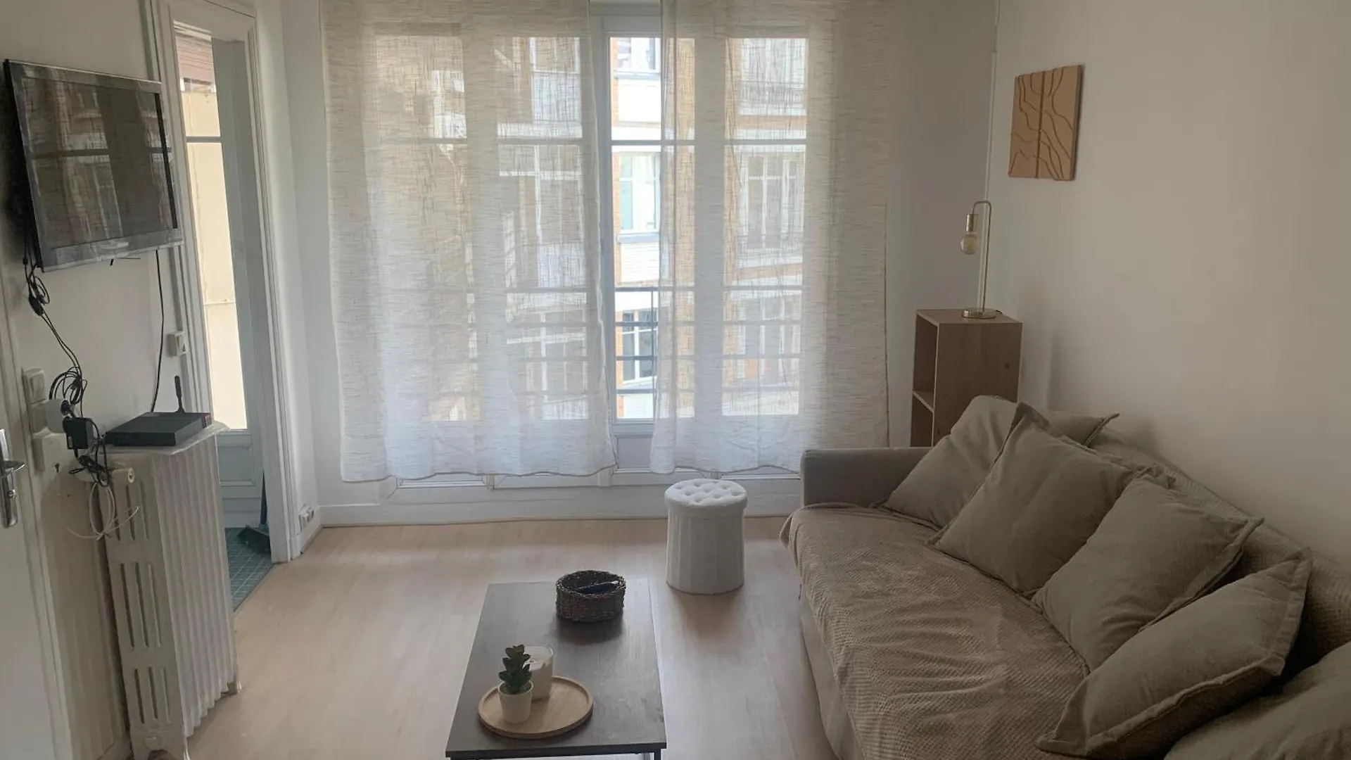 Porte Maillot Apartment